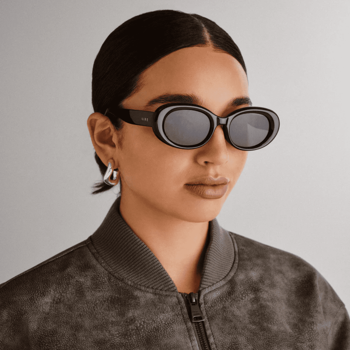 AIRE EPSILON 2542219 black oval sleek slim womens sunglass culture model view