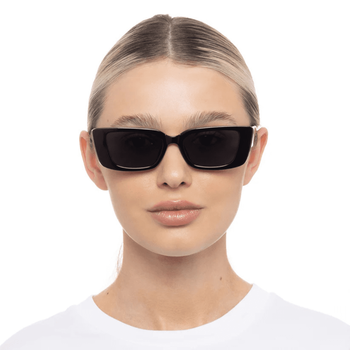 AIRE NOVAE 2342258 BLACK rectangle unisex sunglass culture front model female