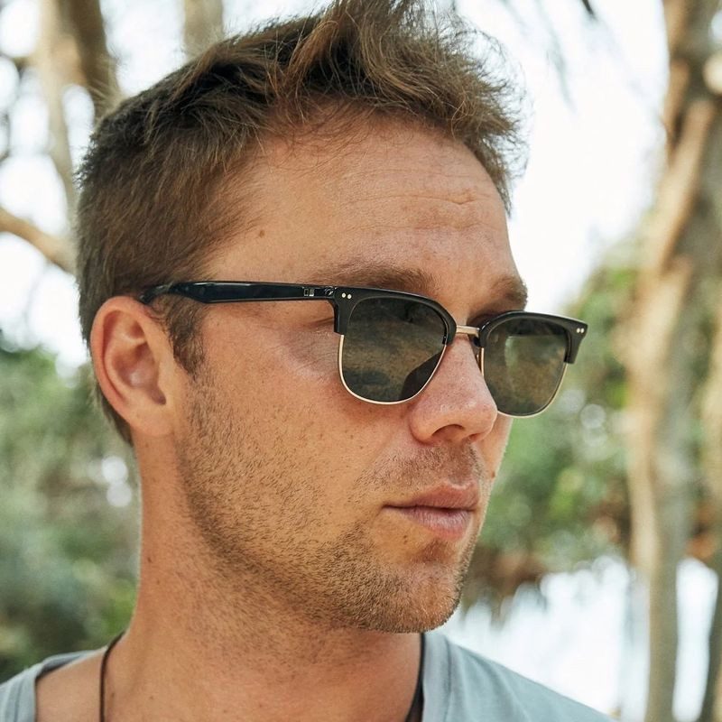 Otis 100 Club 125 2302P Black and Brushed Gold/Grey Glass Polarised