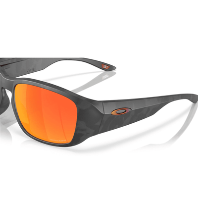 Oakley Tourniquet OO9521 0557 Matte Black Camo/Prizm Ruby