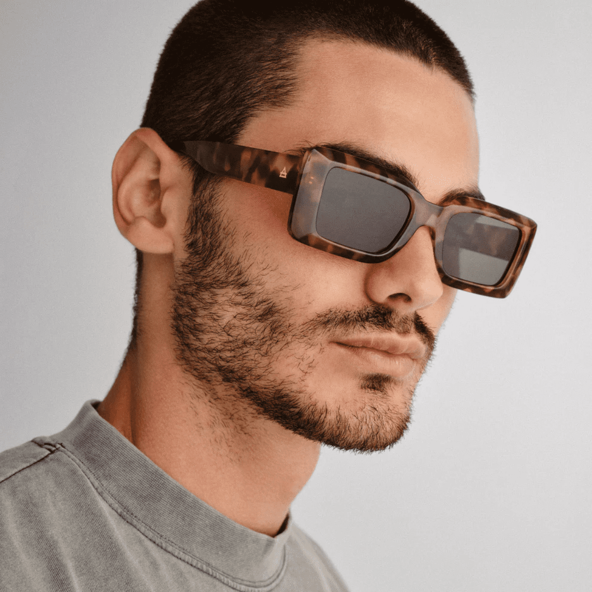 AIRE PARALLAX 2442235 tort unisex rectangle sunglass culture male model