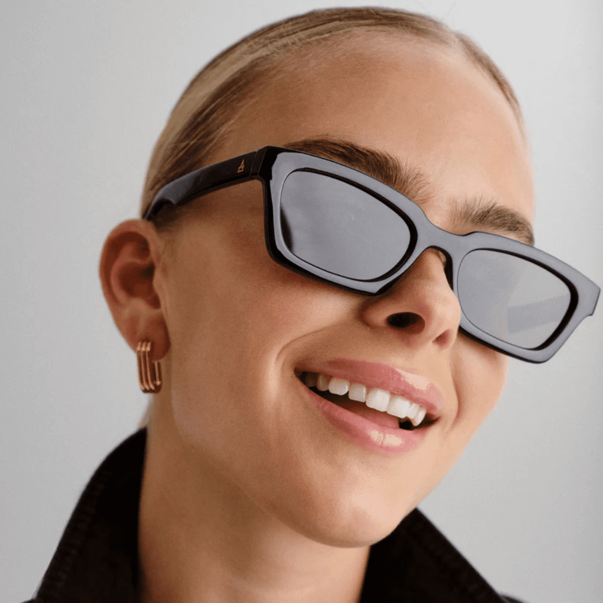 AIRE SCULPTOR 2342205 BLACK slim rectangle trend sunglass culture side model